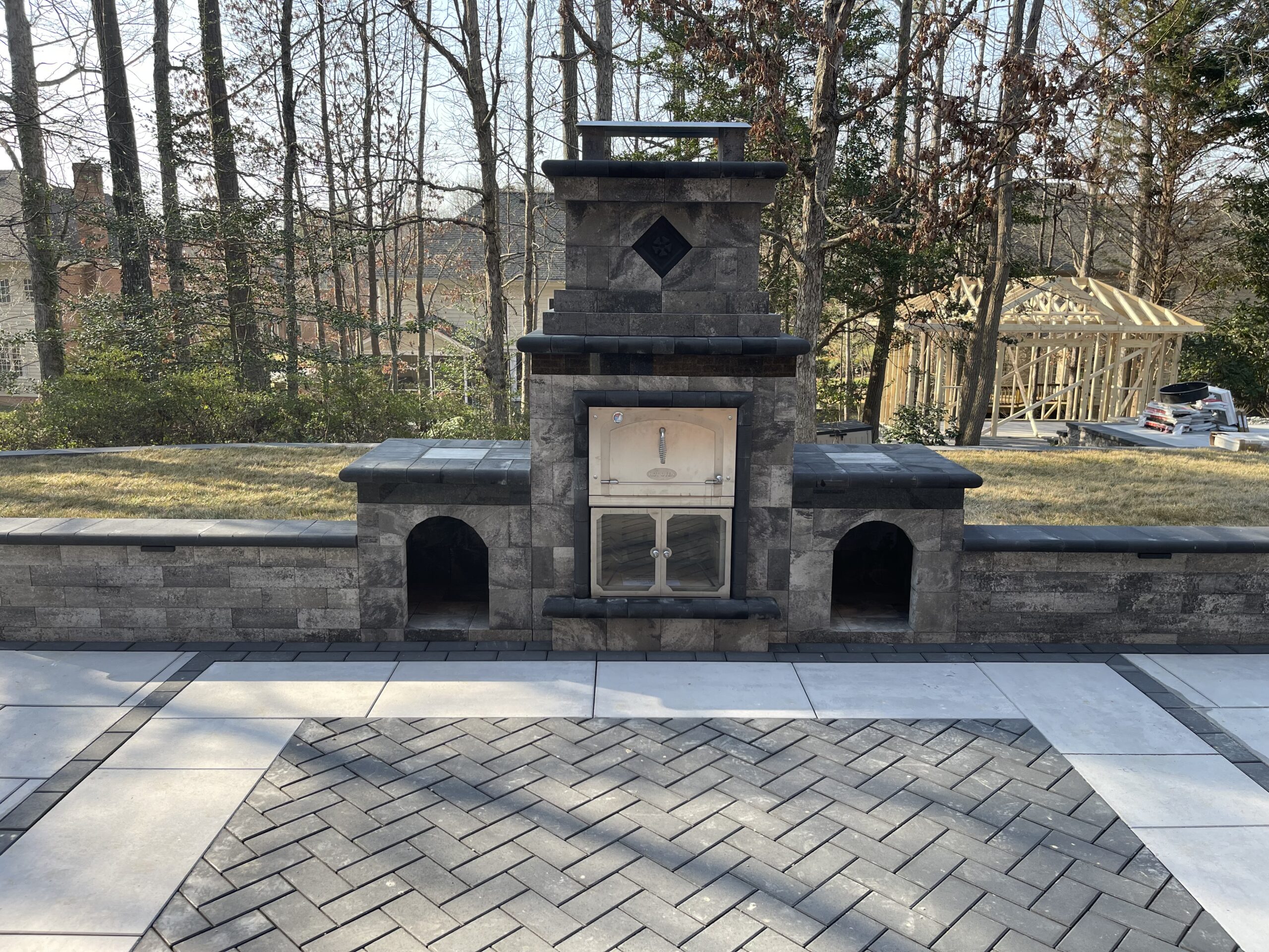 Outdoor fireplace with pizza oven